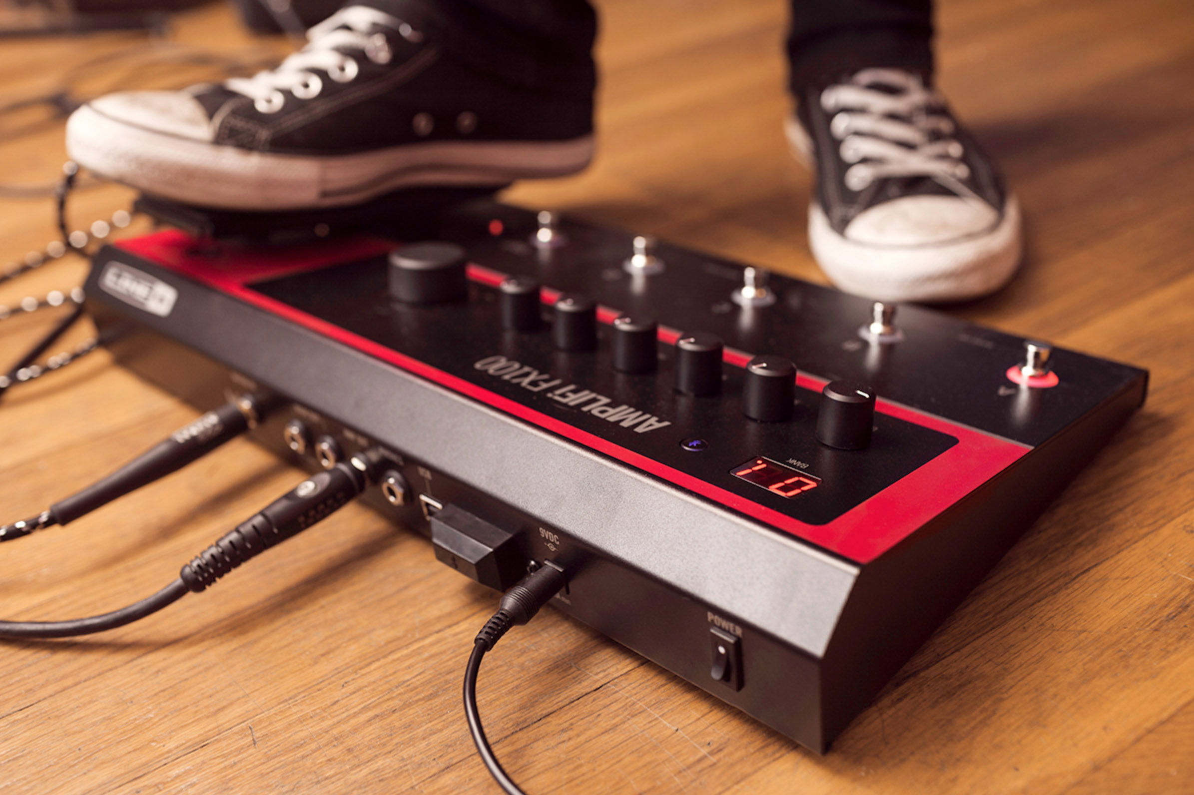 Line 6 AMPLIFi FX100 Guitar Effects Unit The iOS enabled Yamaha Music