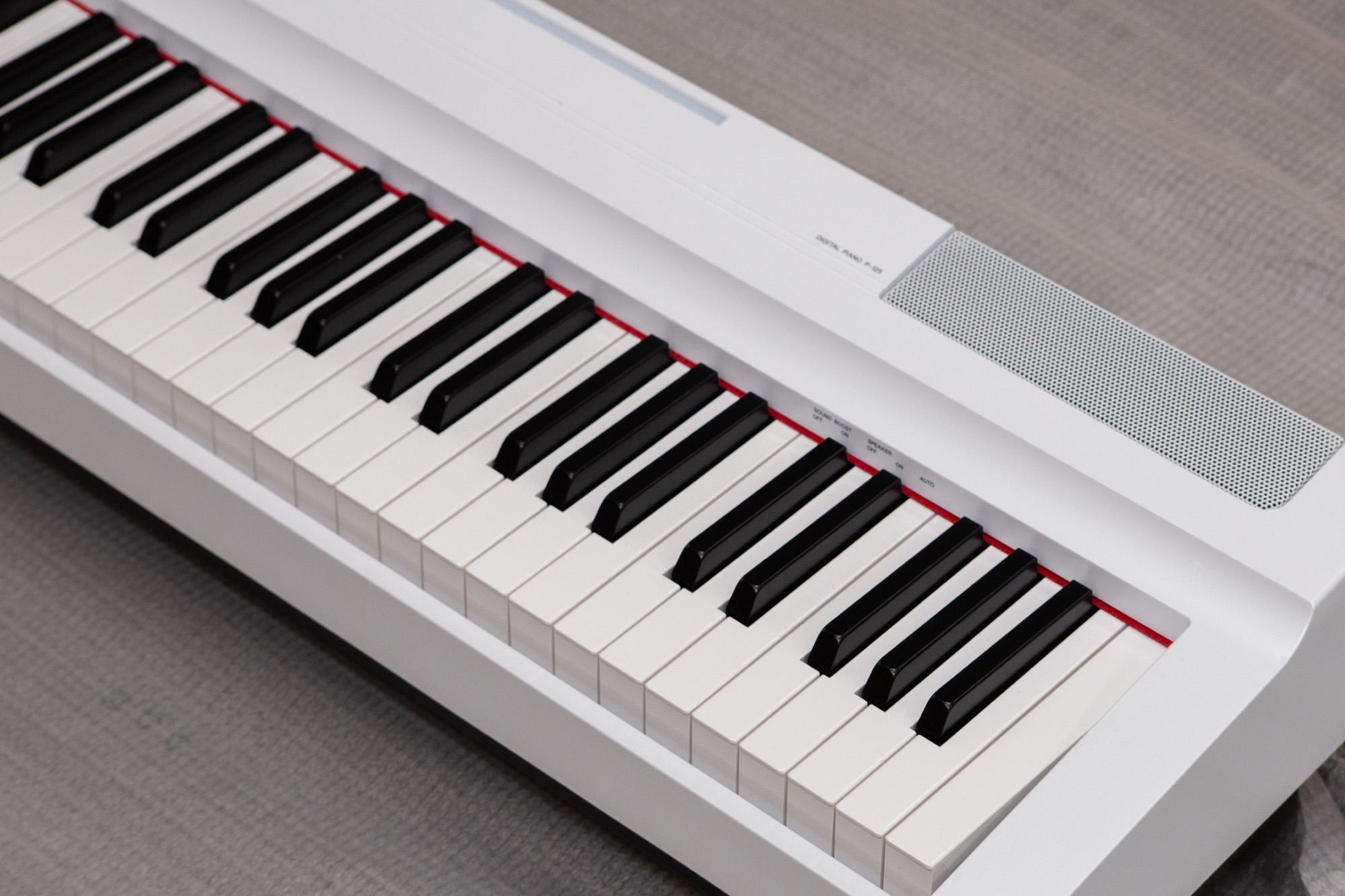 Yamaha ExDemo P125 Portable Digital Piano In White Finish Yamaha