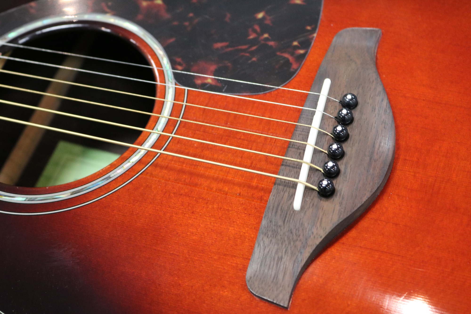 yamaha-fs830-acoustic-guitar-yamaha-hq-showroom-model-tobacco-sunburst