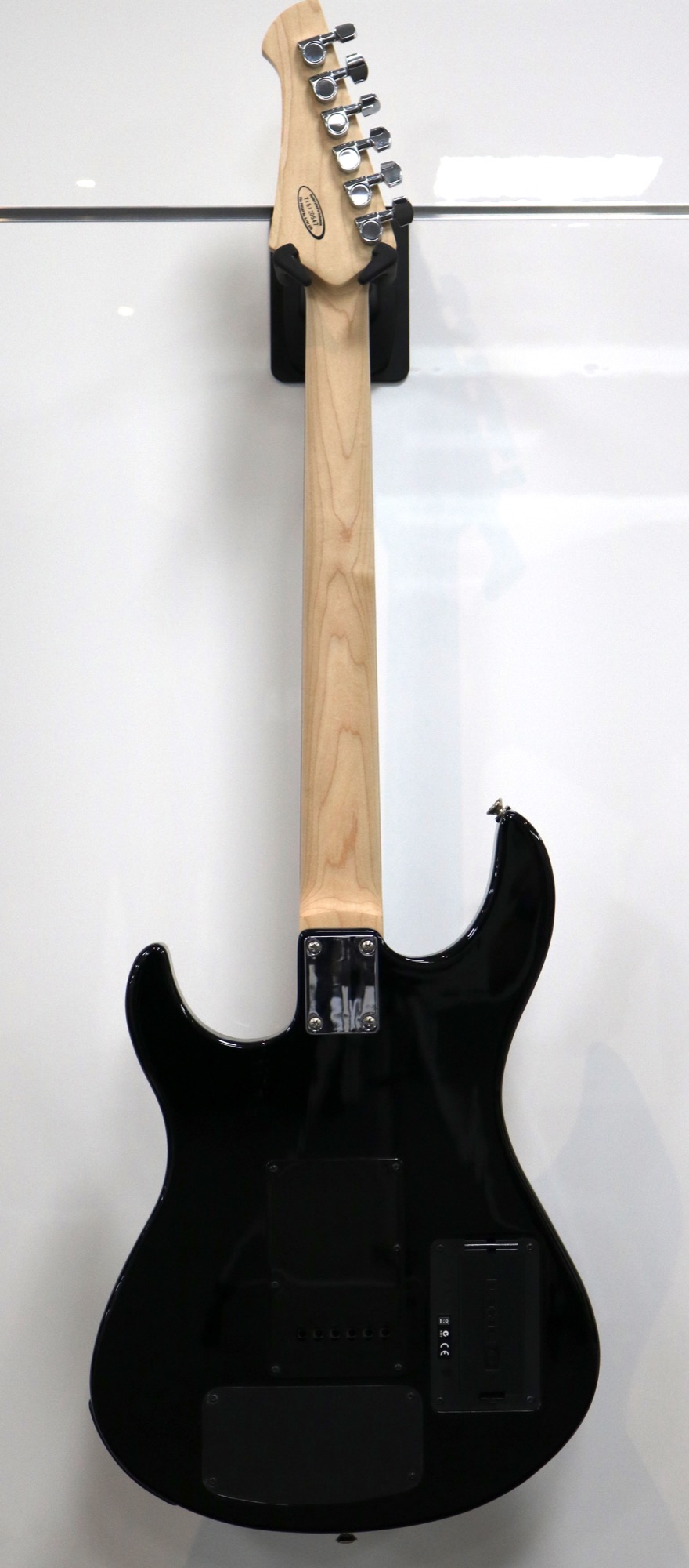 Line 6 Variax Standard Electric Guitar, Yamaha HQ Showroom Model Black