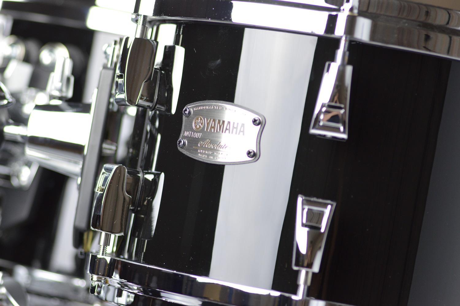 Yamaha Absolute Hybrid Maple Fusion Drum Set In Solid Black Finish