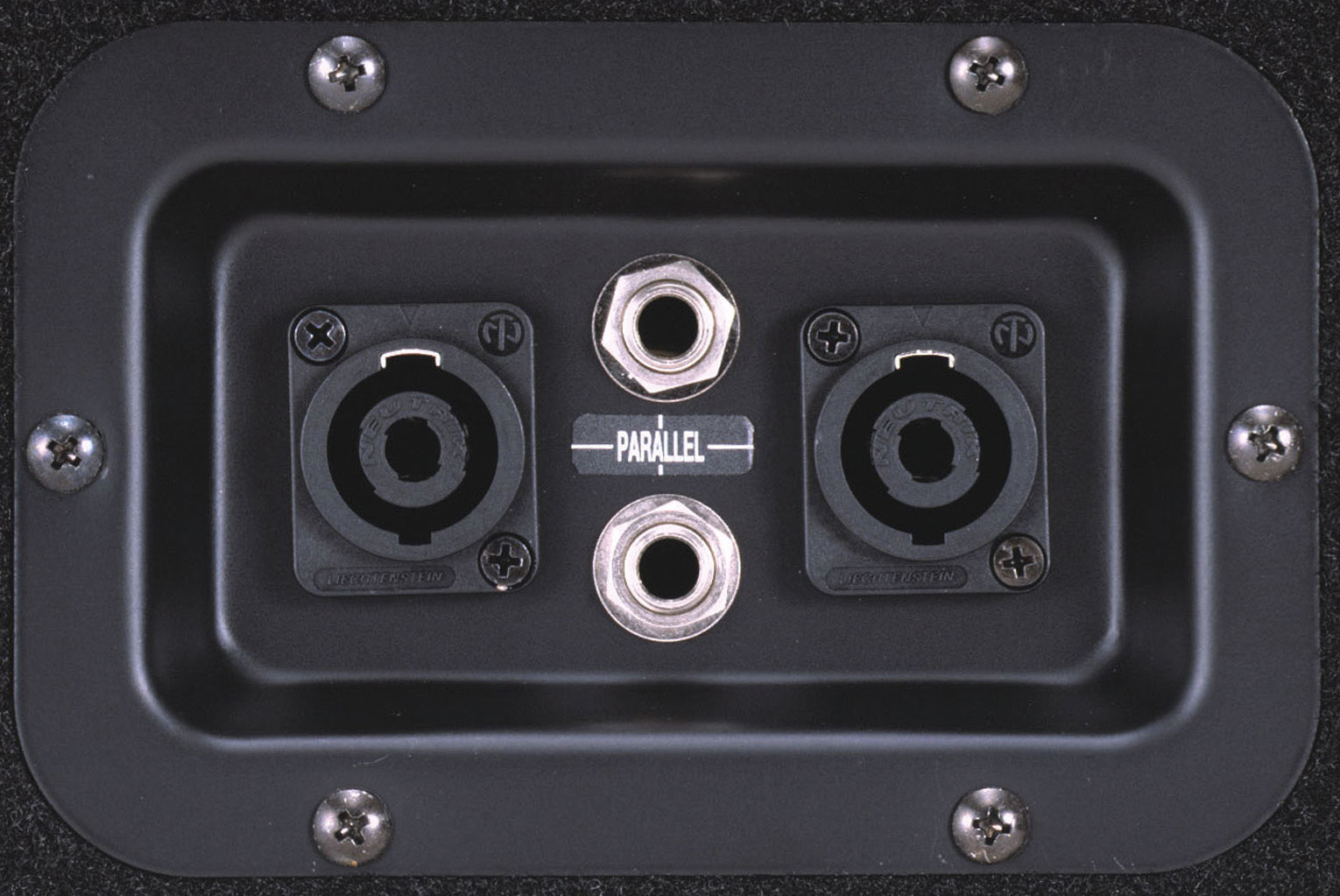 Yamaha SW218V Passive SubWoofer 2 x 18", 2400w Max 4 Ohms Yamaha