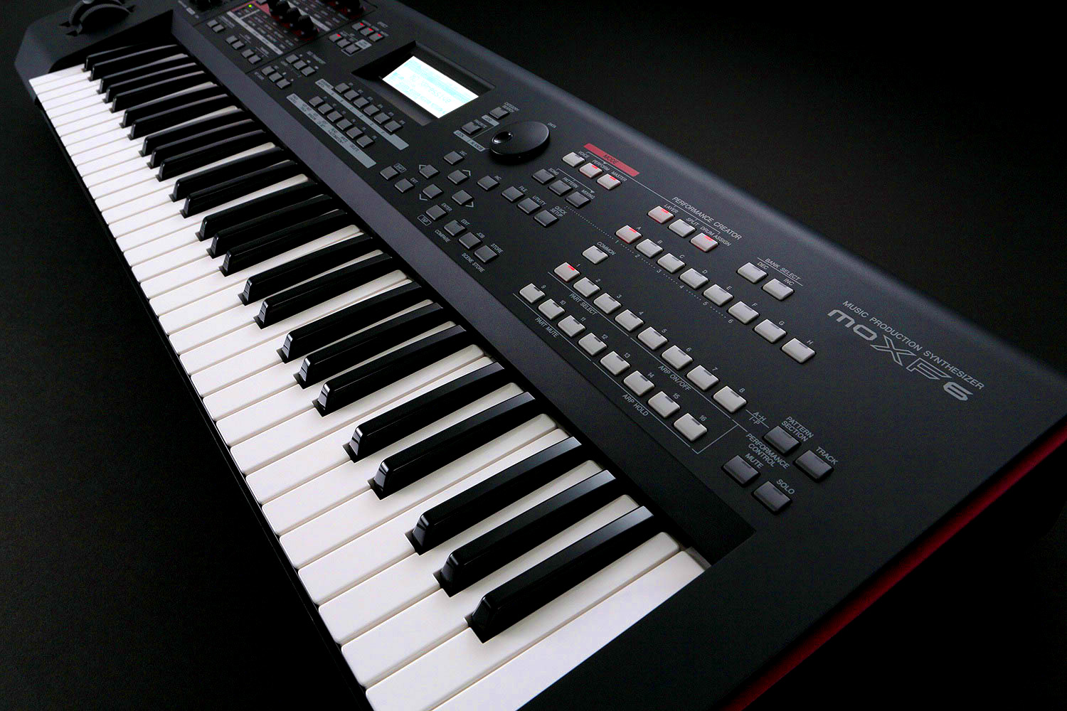 Yamaha MOXF6 Synth